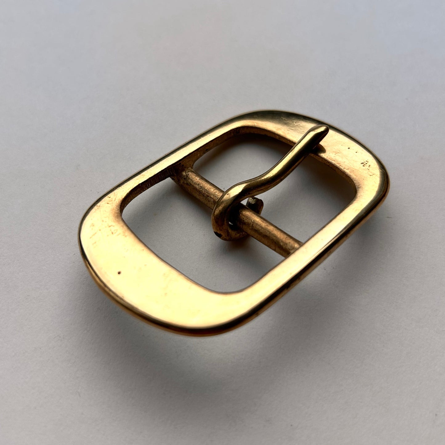Solid Brass Buckle, Flat Rounded Frame Centre Bar Style 1.25 inch (32 mm)
