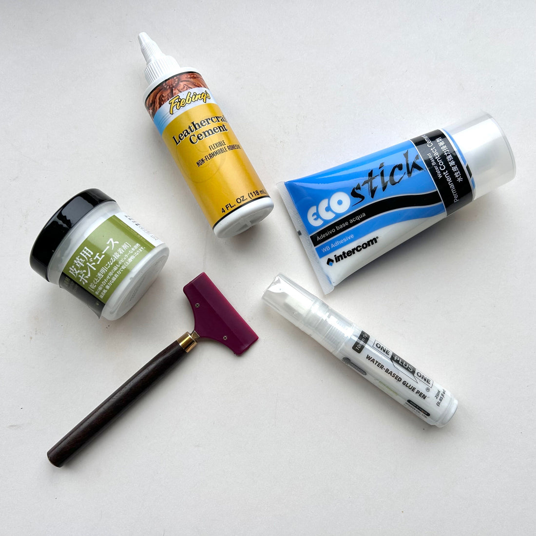 The Best Glues for Leathercraft: A Complete Guide to Choosing the Right Adhesive