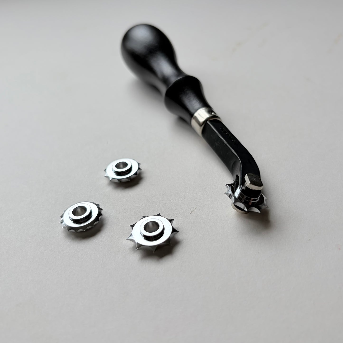 Overstitch Spacing Wheel for Leathercraft – Made in Japan